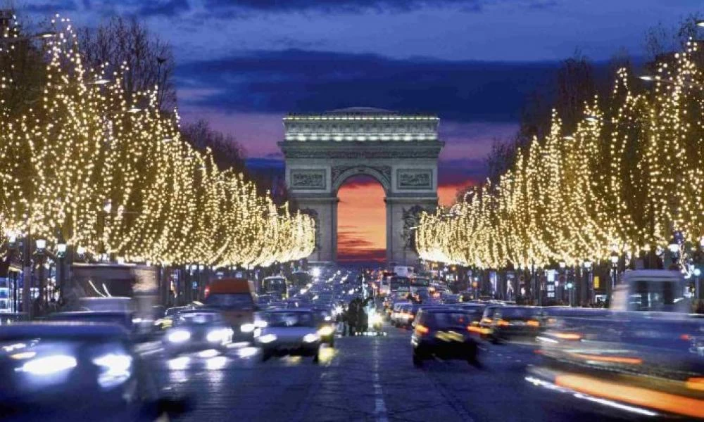 Γαλλία: Να ακυρωθούν τα Χριστούγεννα, ζητά διευθυντής νοσοκομείου